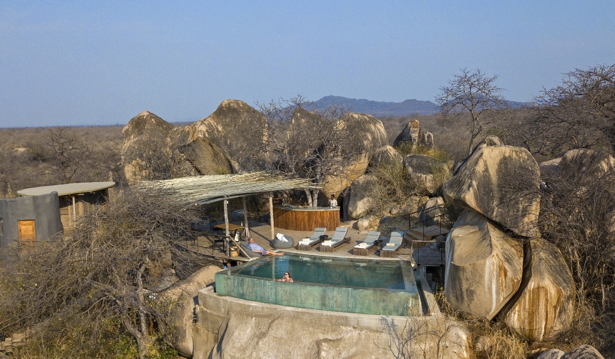 Superbe piscine nichée entre les Kopjes de Ruaha au Jabali Ridge