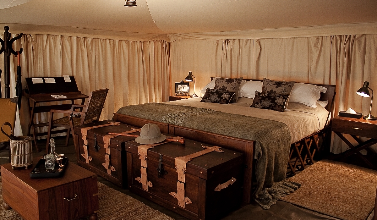 Confort et élégance de la partie nuit d'une tente du Serengeti Pioneer Camp