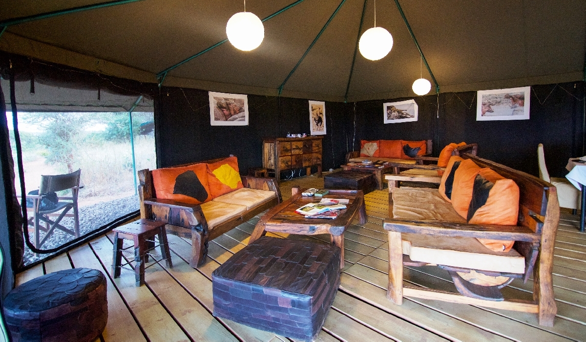 La partie salon de la tente Mess au Ang'ata Tarangire Camp