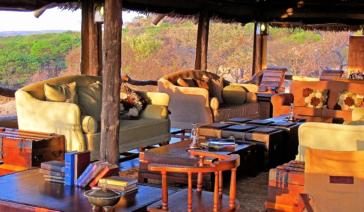 Salon très cosy dans le lounge du Serengeti Pioneer Camp