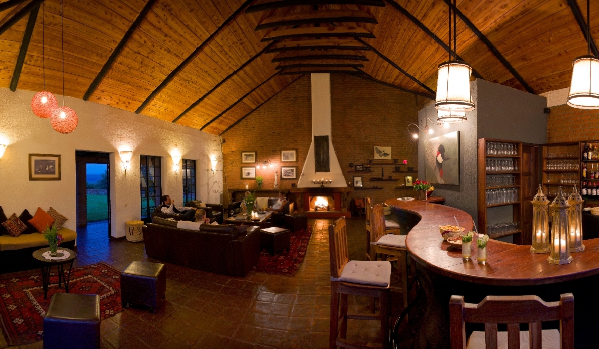 Le bar et les salons du Bashay Rift Lodge