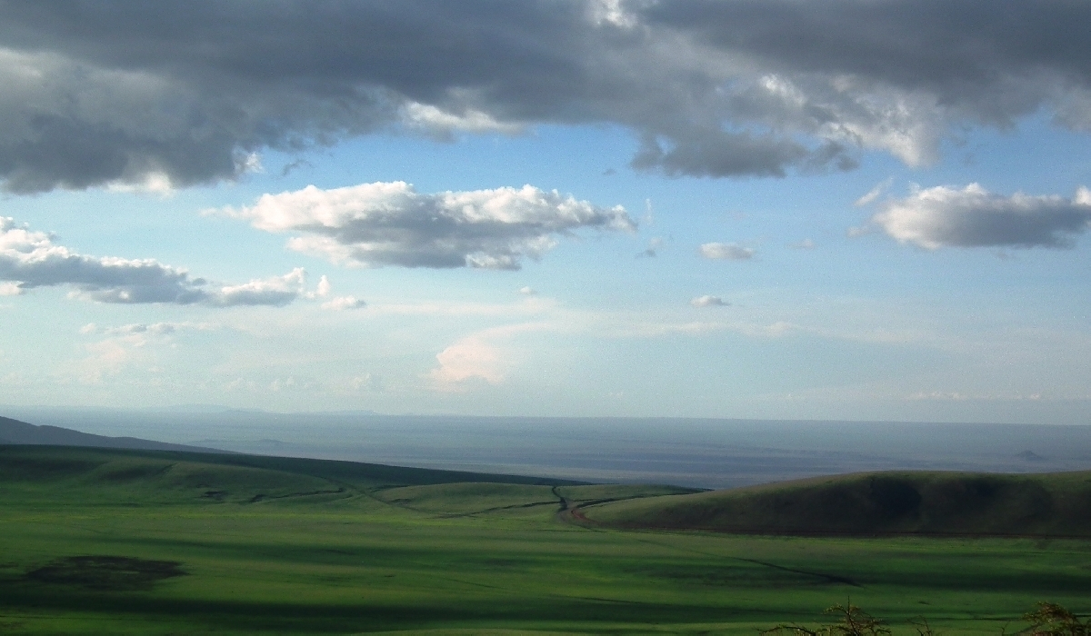Le Serengeti à l'horizon depuis le Ngorongoro