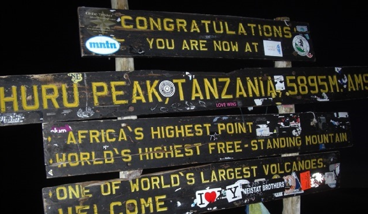 Uhuru Peak, le toit de l'Afrique au sommet du Kibo